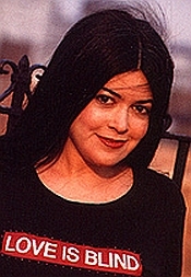 Jennifer Belle