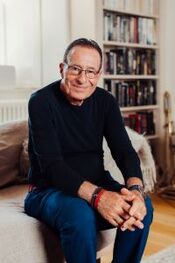 Peter James