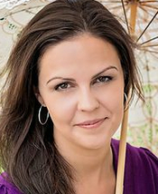 Holly Jennings