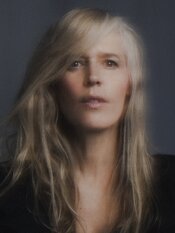 Claudia Dey