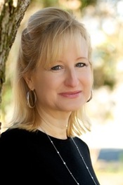 Tina Leonard